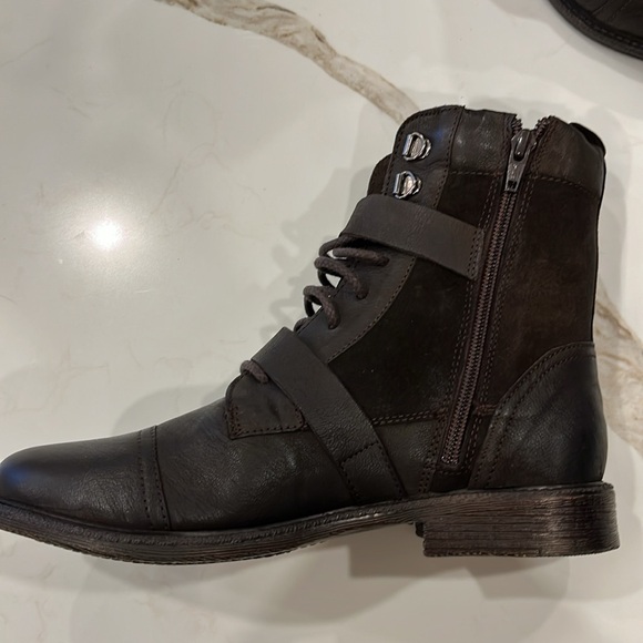 NWOT Levi’s dark brown leather and suede moto style lace, zip and buckle boots - Picture 4 of 10